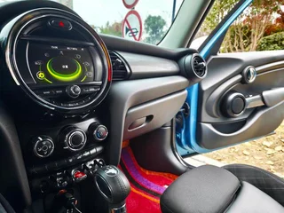 MINI 2015 1.5T COOPER Fun Пятидверная версия интерьер фото 14 MINI 2015 1.5T COOPER Fun Пятидверная версия интерьер фото 14