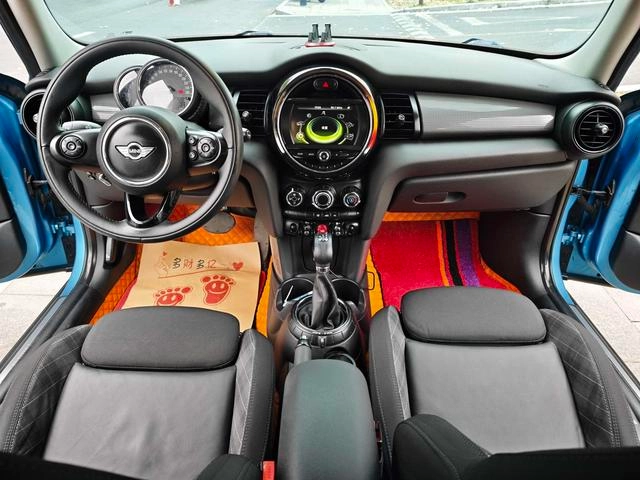 MINI 2015 1.5T COOPER Fun Пятидверная версия интерьер фото 16 MINI 2015 1.5T COOPER Fun Пятидверная версия интерьер фото 16