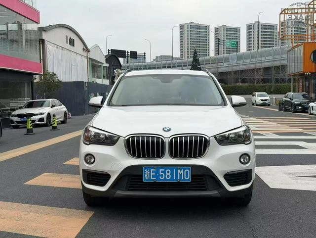 BMW X1 2019 sDrive18Li Fashionable exterior photo 2 BMW X1 2019 sDrive18Li Fashionable exterior photo 2