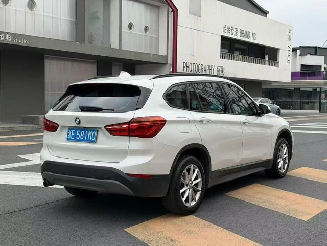 BMW X1 2019 sDrive18Li Fashionable exterior photo 4 BMW X1 2019 sDrive18Li Fashionable exterior photo 4