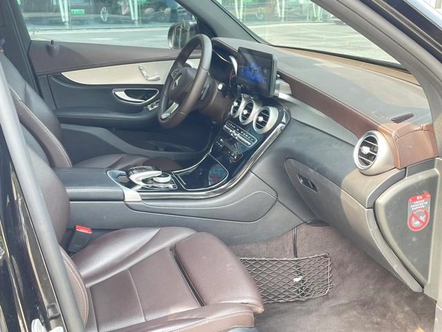 Mercedes-Benz GLC 2016 GLC 200 4MATIC interior photo 9