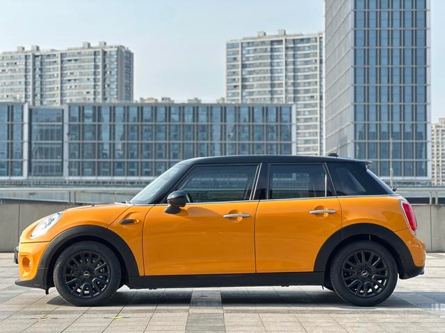 MINI 2015 1.5T COOPER Fun Five-door version exterior photo 4 MINI 2015 1.5T COOPER Fun Five-door version exterior photo 4