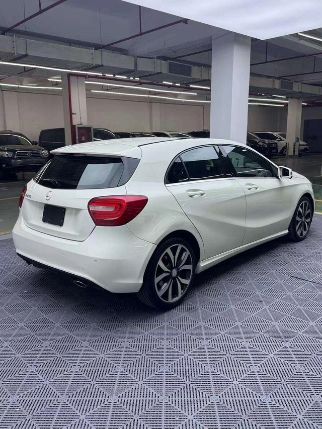 Mercedes-Benz A-Class 2015 A 200 Fashionable exterior photo 4 Mercedes-Benz A-Class 2015 A 200 Fashionable exterior photo 4