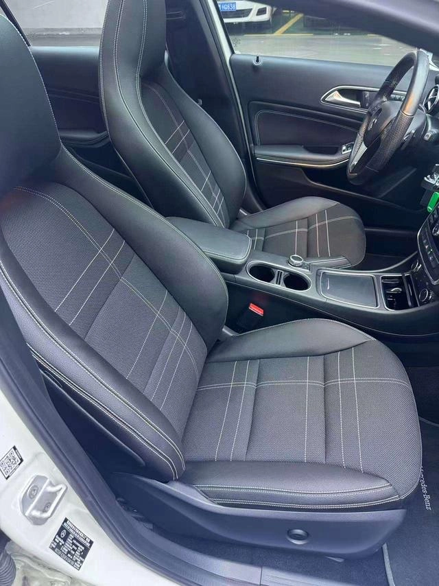 Mercedes-Benz A-Class 2015 A 200 Fashionable interior photo 9 Mercedes-Benz A-Class 2015 A 200 Fashionable interior photo 9