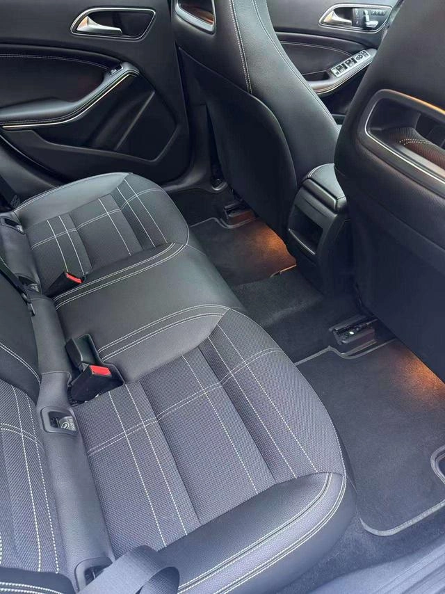 Mercedes-Benz A-Class 2015 A 200 Fashionable interior photo 10 Mercedes-Benz A-Class 2015 A 200 Fashionable interior photo 10
