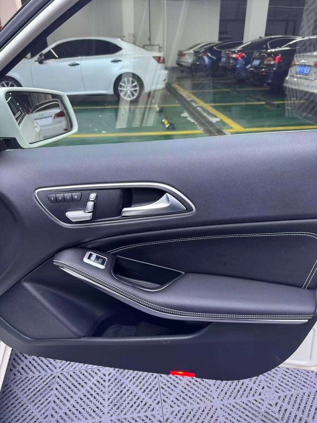 Mercedes-Benz A-Class 2015 A 200 Fashionable interior photo 11 Mercedes-Benz A-Class 2015 A 200 Fashionable interior photo 11