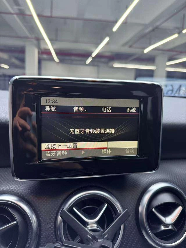 Mercedes-Benz A-Class 2015 A 200 Fashionable interior photo 15 Mercedes-Benz A-Class 2015 A 200 Fashionable interior photo 15