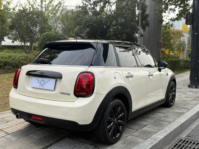 MINI 2018 1.5T COOPER Estilo clásico Versión de cinco puertas exterior foto 4 MINI 2018 1.5T COOPER Estilo clásico Versión de cinco puertas exterior foto 4