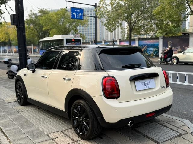 MINI 2018 1.5T COOPER Estilo clásico Versión de cinco puertas interior foto 6 MINI 2018 1.5T COOPER Estilo clásico Versión de cinco puertas interior foto 6