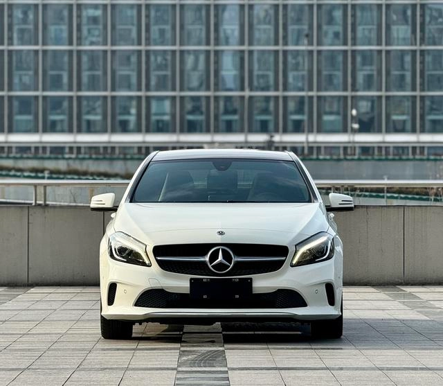 Mercedes-Benz A-Class 2017 A 200 Fashionable exterior photo 2 Mercedes-Benz A-Class 2017 A 200 Fashionable exterior photo 2