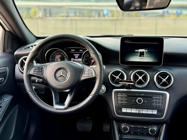 Mercedes-Benz A-Class 2017 A 200 Fashionable interior photo 6 Mercedes-Benz A-Class 2017 A 200 Fashionable interior photo 6