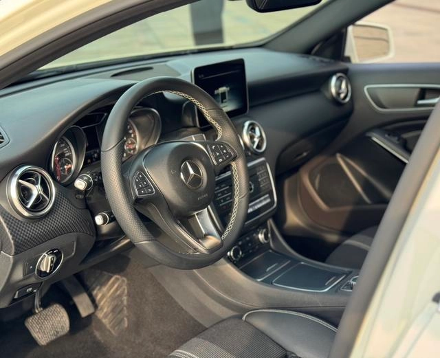 Mercedes-Benz A-Class 2017 A 200 Fashionable interior photo 7 Mercedes-Benz A-Class 2017 A 200 Fashionable interior photo 7