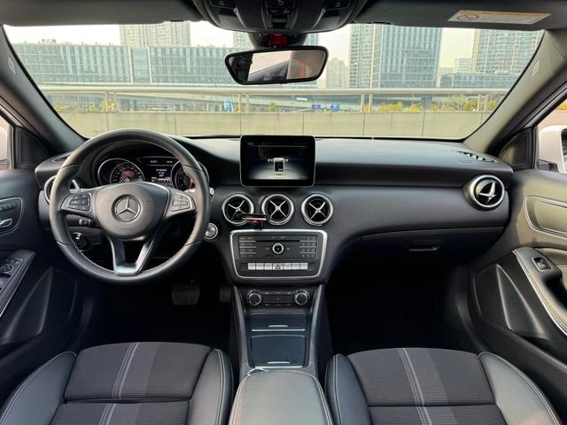 Mercedes-Benz A-Class 2017 A 200 Fashionable interior photo 8 Mercedes-Benz A-Class 2017 A 200 Fashionable interior photo 8