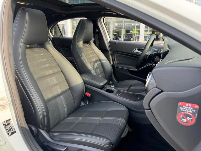 Mercedes-Benz A-Class 2017 A 200 Fashionable interior photo 9 Mercedes-Benz A-Class 2017 A 200 Fashionable interior photo 9