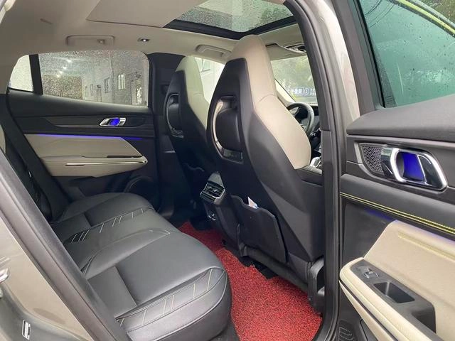 LYNK & CO Linko 05 2020 2.0TD Two-wheel drive Halo interior photo 12 LYNK & CO Linko 05 2020 2.0TD Two-wheel drive Halo interior photo 12