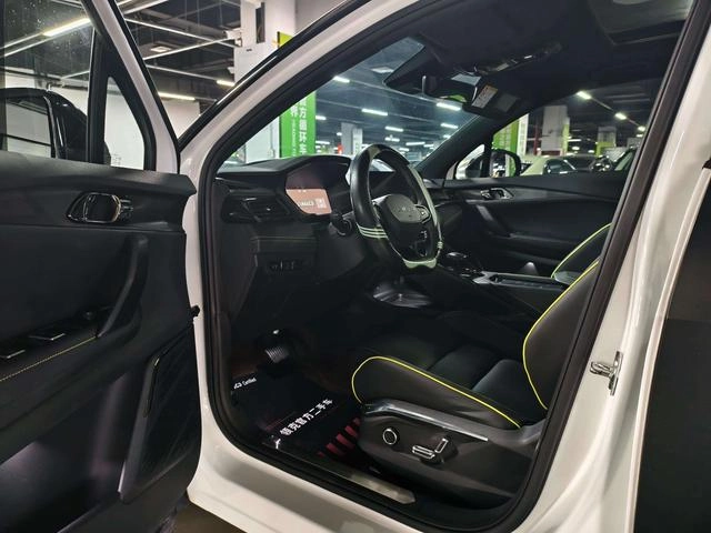 Lynk & Co 06 2023 Remix 1.5T Strength Halo interior photo 10 Lynk & Co 06 2023 Remix 1.5T Strength Halo interior photo 10