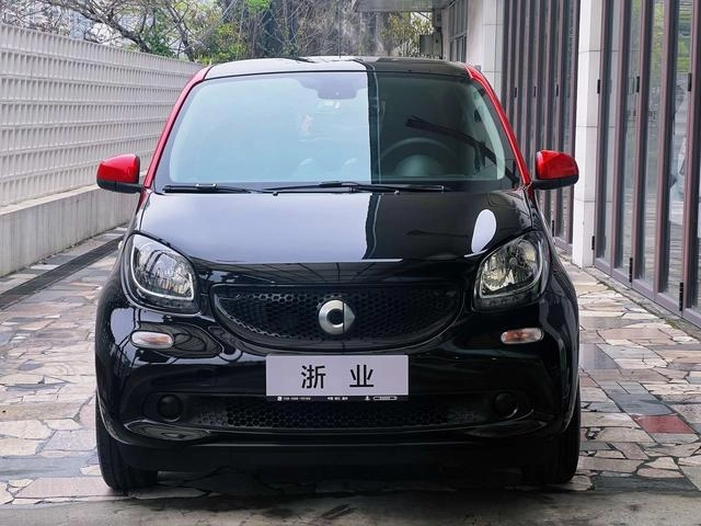smart forfour 2018 1.0L 52 Kilowatt Passion Edition exterior photo 3 smart forfour 2018 1.0L 52 Kilowatt Passion Edition exterior photo 3
