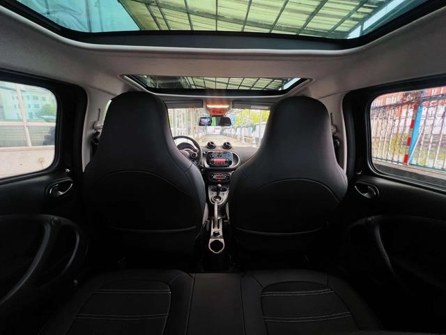 smart forfour 2018 1.0L 52 Kilowatt Passion Edition interior photo 12 smart forfour 2018 1.0L 52 Kilowatt Passion Edition interior photo 12