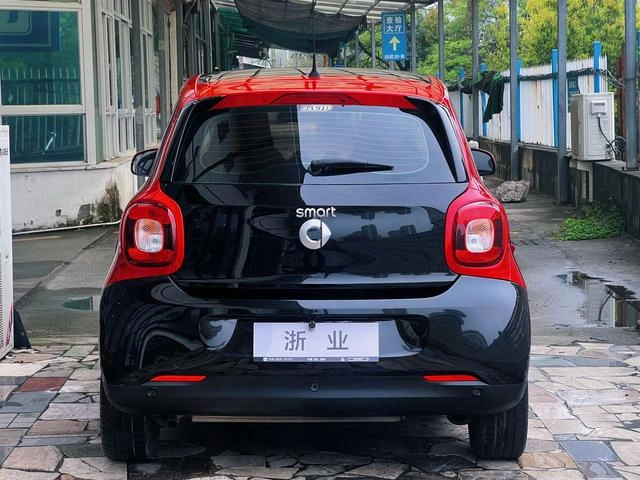 smart forfour 2018 1.0L 52 Kilowatt Passion Edition interior photo 16 smart forfour 2018 1.0L 52 Kilowatt Passion Edition interior photo 16