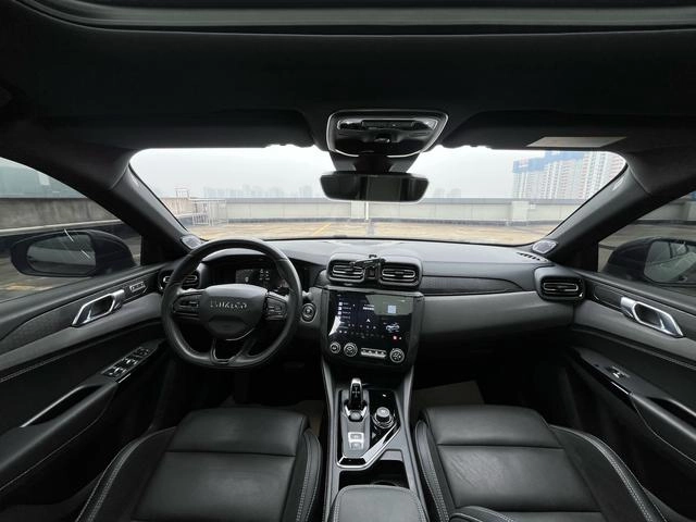 Lynk & Co 03 2022 1.5TD DCT Fuerza Pro exterior foto 8 Lynk & Co 03 2022 1.5TD DCT Fuerza Pro exterior foto 8