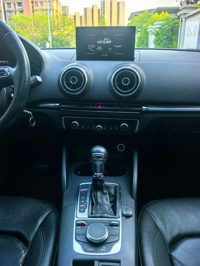 Audi A3 2014 Sportback 35 TFSI Tipo de confort automático interior foto 11 Audi A3 2014 Sportback 35 TFSI Tipo de confort automático interior foto 11