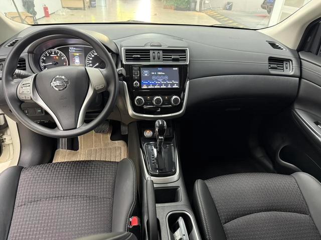 Nissan Tiida 2016 1.6L CVT Edición Zhixing interior foto 6 Nissan Tiida 2016 1.6L CVT Edición Zhixing interior foto 6