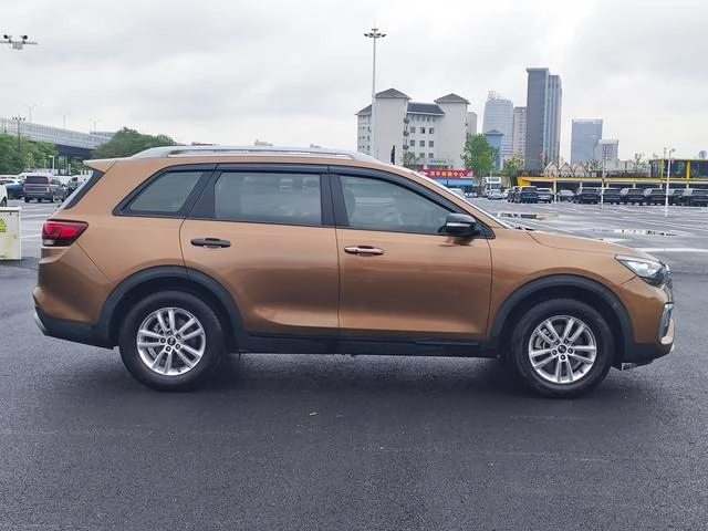 Kia KX7 2017 2.0T Tracción automática a dos ruedas GL 7 Asiento exterior foto 4 Kia KX7 2017 2.0T Tracción automática a dos ruedas GL 7 Asiento exterior foto 4