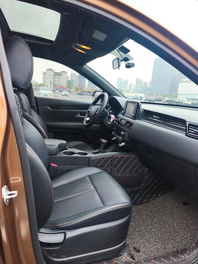 Kia KX7 2017 2.0T Tracción automática a dos ruedas GL 7 Asiento interior foto 11 Kia KX7 2017 2.0T Tracción automática a dos ruedas GL 7 Asiento interior foto 11
