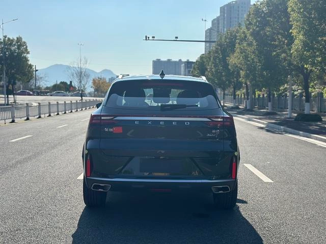 Exeed Lingyun 2025 300T Two-Drive King Edition exterior photo 6