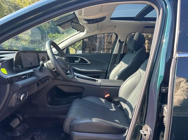 Exeed Lingyun 2025 300T Two-Drive King Edition exterior photo 8