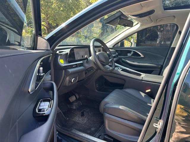 Exeed Lingyun 2025 300T Two-Drive King Edition exterior photo 9