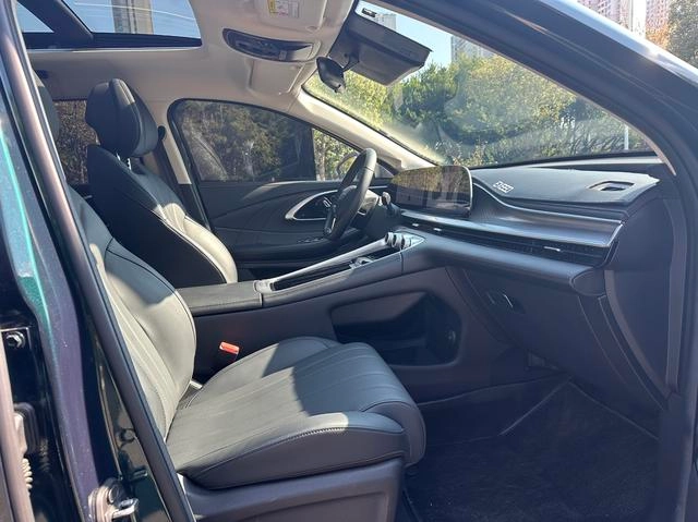 Exeed Lingyun 2025 300T Two-Drive King Edition interior photo 11
