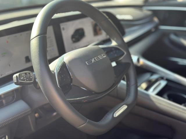 Exeed Lingyun 2025 300T Two-Drive King Edition interior photo 16