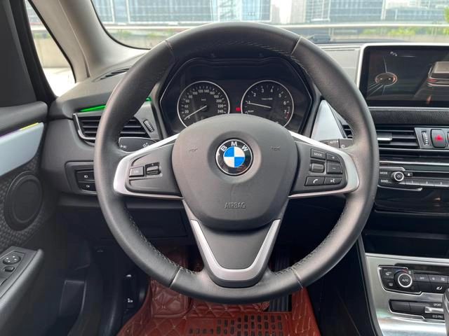 BMW 2 Series Active Tourer 2015 218i Líder exterior foto 5