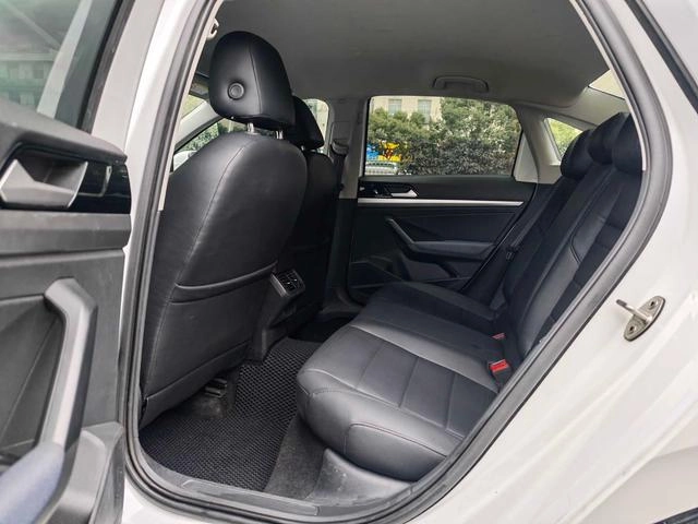 Volkswagen Lavida 2023 1.5L Versión automática interior foto 6