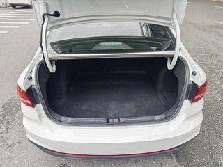 Volkswagen Lavida 2023 1.5L Versión automática interior foto 7