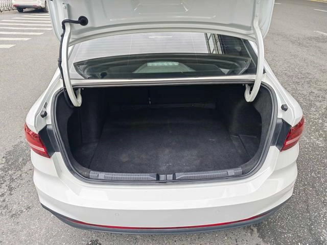 Volkswagen Lavida 2023 1.5L Versión automática interior foto 7