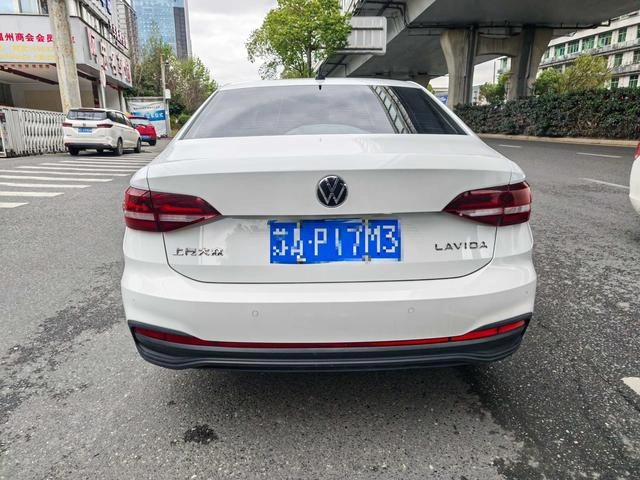 Volkswagen Lavida 2023 1.5L Versión automática interior foto 9