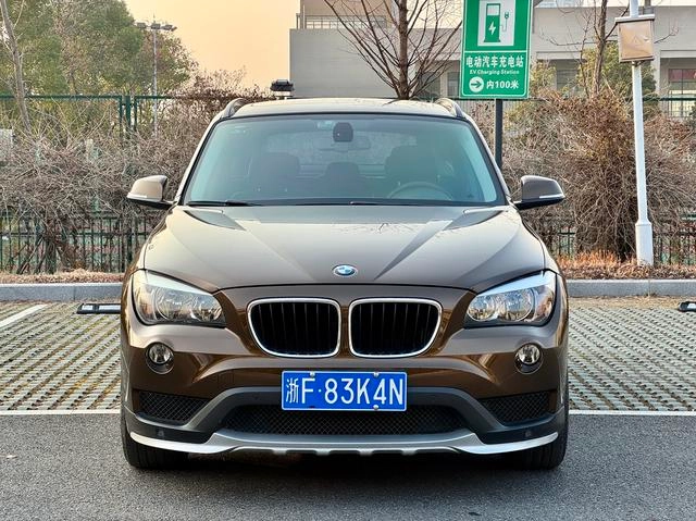 BMW X1 2015 sDrive18i Fashion Upgrade Edition exterior photo 2 BMW X1 2015 sDrive18i Fashion Upgrade Edition exterior photo 2