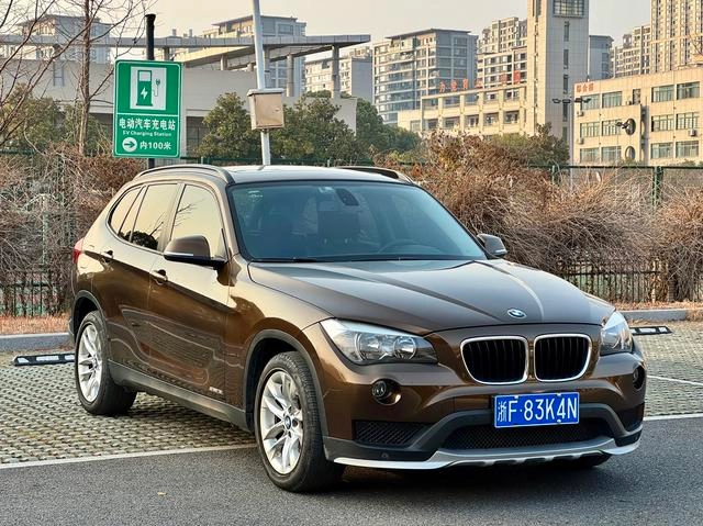 BMW X1 2015 sDrive18i Fashion Upgrade Edition exterior photo 3 BMW X1 2015 sDrive18i Fashion Upgrade Edition exterior photo 3
