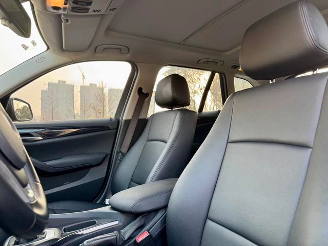 BMW X1 2015 sDrive18i Fashion Upgrade Edition interior photo 13 BMW X1 2015 sDrive18i Fashion Upgrade Edition interior photo 13