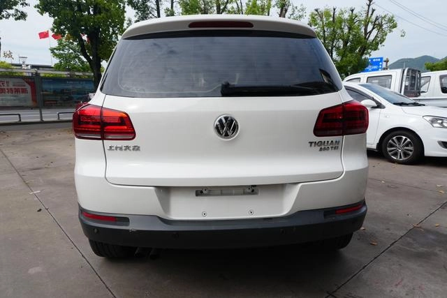 Volkswagen Tiguan 2016 280TSI Automatic Two-Drive Silk Road Comfort Edition exterior photo 4 Volkswagen Tiguan 2016 280TSI Automatic Two-Drive Silk Road Comfort Edition exterior photo 4