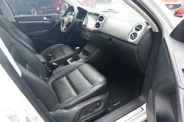 Volkswagen Tiguan 2016 280TSI Automatic Two-Drive Silk Road Comfort Edition interior photo 7 Volkswagen Tiguan 2016 280TSI Automatic Two-Drive Silk Road Comfort Edition interior photo 7
