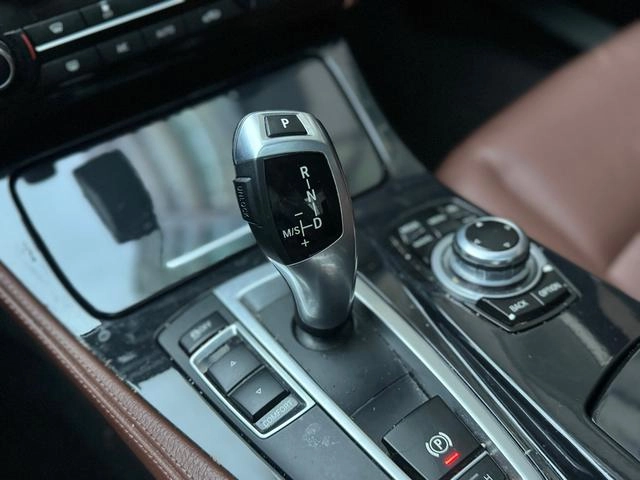 BMW 5 Series 2015 520i Элегантный стиль экстерьер фото 7