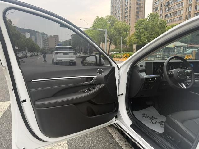 Hyundai Sonata 2024 1.5T Pro interior photo 18