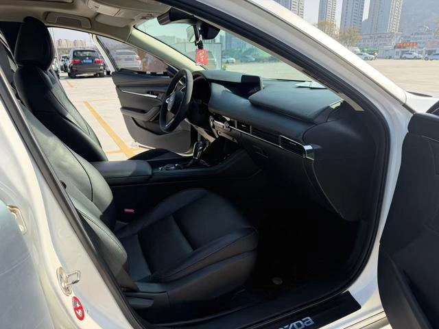 Mazda3 2021 2.0L Versión de calidad automática interior foto 6