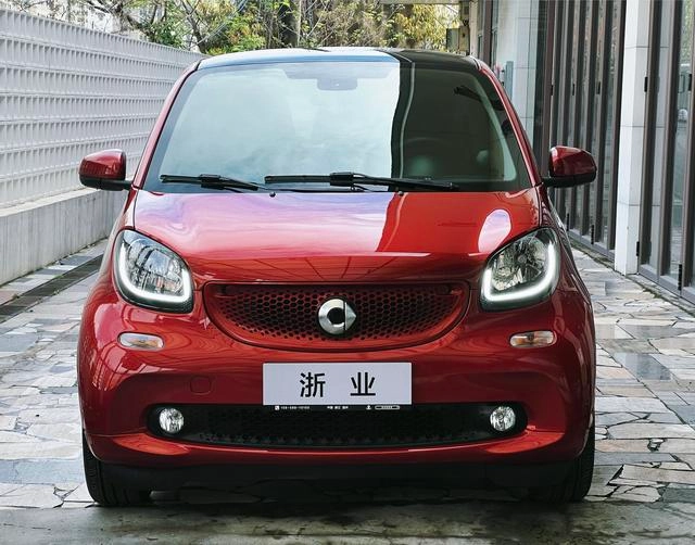 smart fortwo 2018 1.0L 52 Kilovatios 20 Edición especial de aniversario País V exterior foto 2 smart fortwo 2018 1.0L 52 Kilovatios 20 Edición especial de aniversario País V exterior foto 2