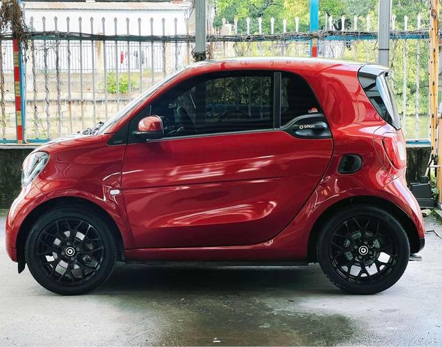 smart fortwo 2018 1.0L 52 Kilovatios 20 Edición especial de aniversario País V exterior foto 4 smart fortwo 2018 1.0L 52 Kilovatios 20 Edición especial de aniversario País V exterior foto 4