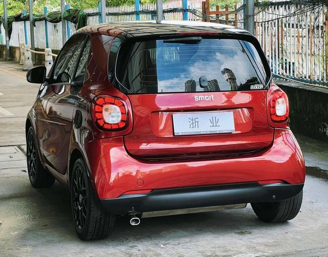 smart fortwo 2018 1.0L 52 Kilovatios 20 Edición especial de aniversario País V interior foto 17 smart fortwo 2018 1.0L 52 Kilovatios 20 Edición especial de aniversario País V interior foto 17