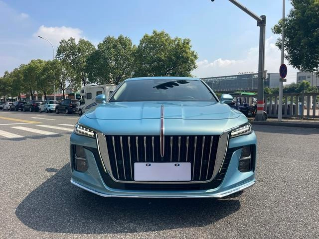 Hongqi H5 2023 2.0T Автоматическая смарт-баннер экстерьер фото 2 Hongqi H5 2023 2.0T Автоматическая смарт-баннер экстерьер фото 2